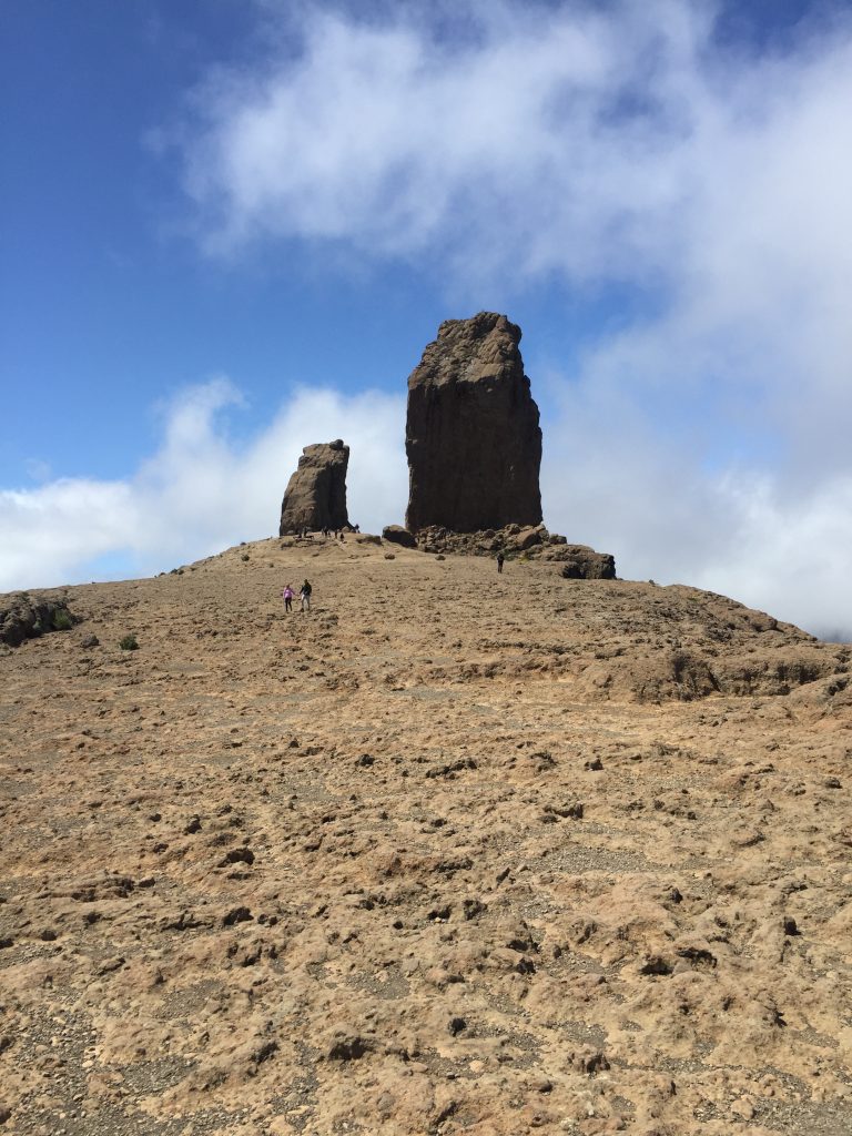 El Roque Nublo es uno de los picos imprescindibles de la Ruta de 3 días en Gran Canaria, nivel sencillo.